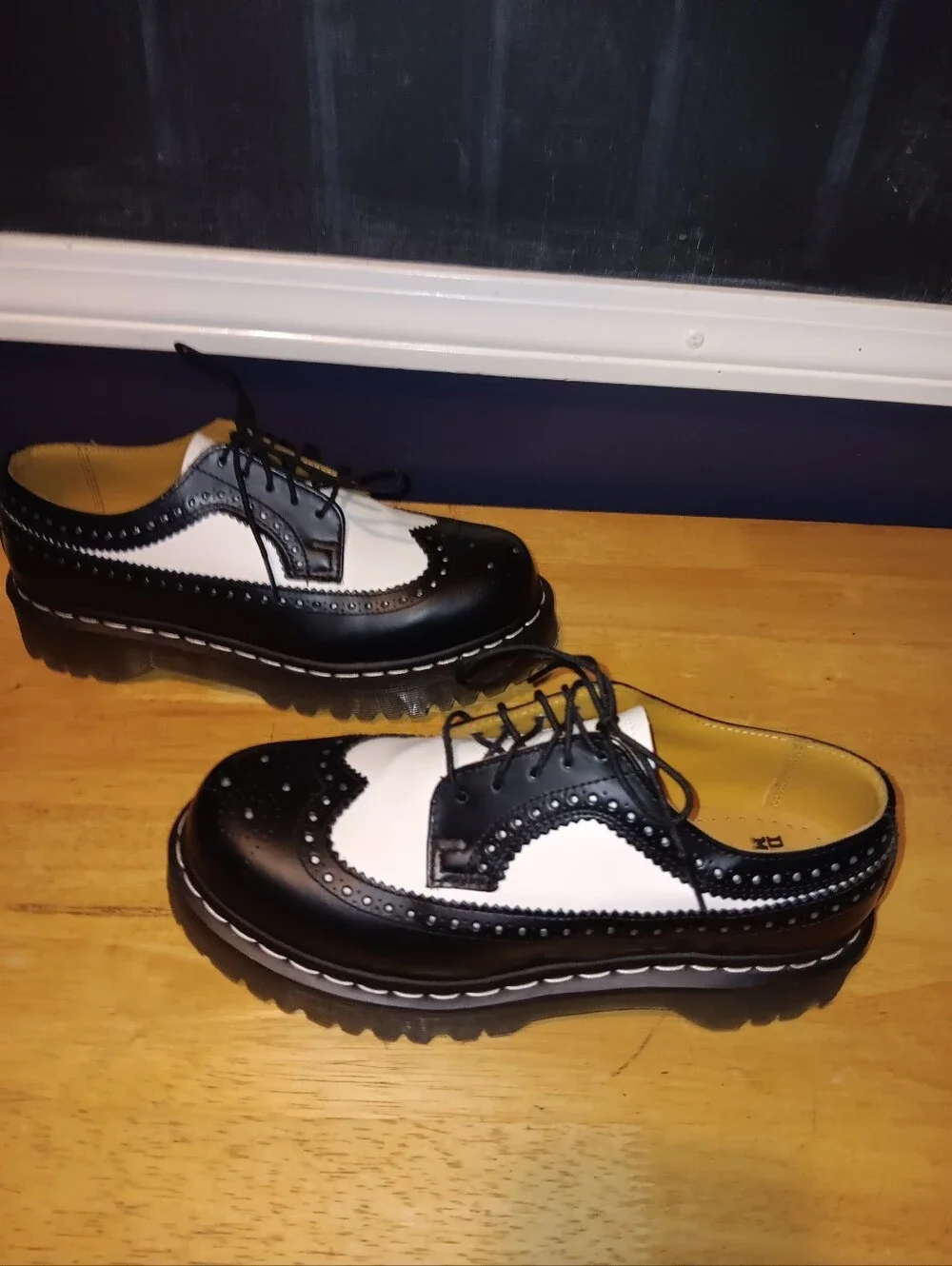 Dr. Martens Black & White Leather Brogue Oxfords Size 7m
